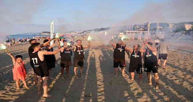 Giresun’da plaj hentbolu heyecanı yaşandı