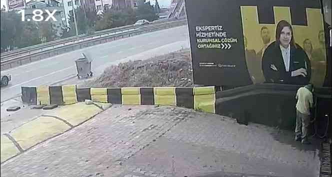 Şirketin lavabosundan su içti, 10 bırakıp helallik istedi