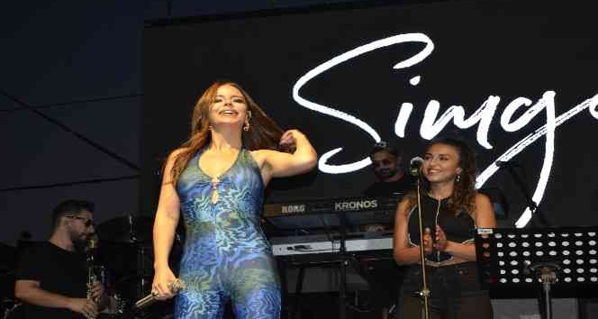 Simge, Afyonkarahisar’da sevenleri ile bir araya geldi