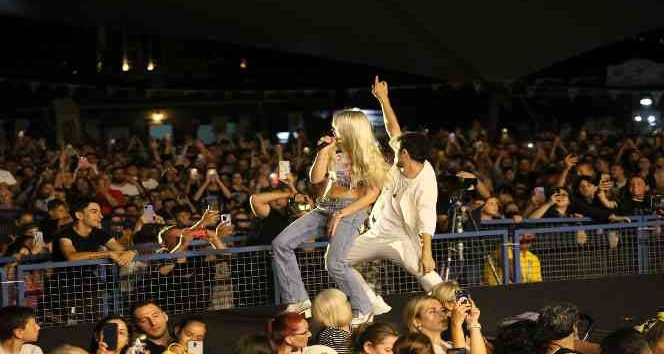 Aleyna Tilki konserinde yürekleri ağza getiren görüntü