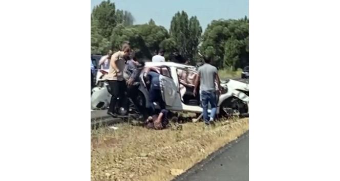 Denizli’den Ağrı’ya giden otomobil Erzurum’da kaza yaptı: 1 ölü 3 yaralı