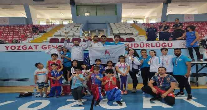 Genç  Sporcular 23 madalya kazandı
