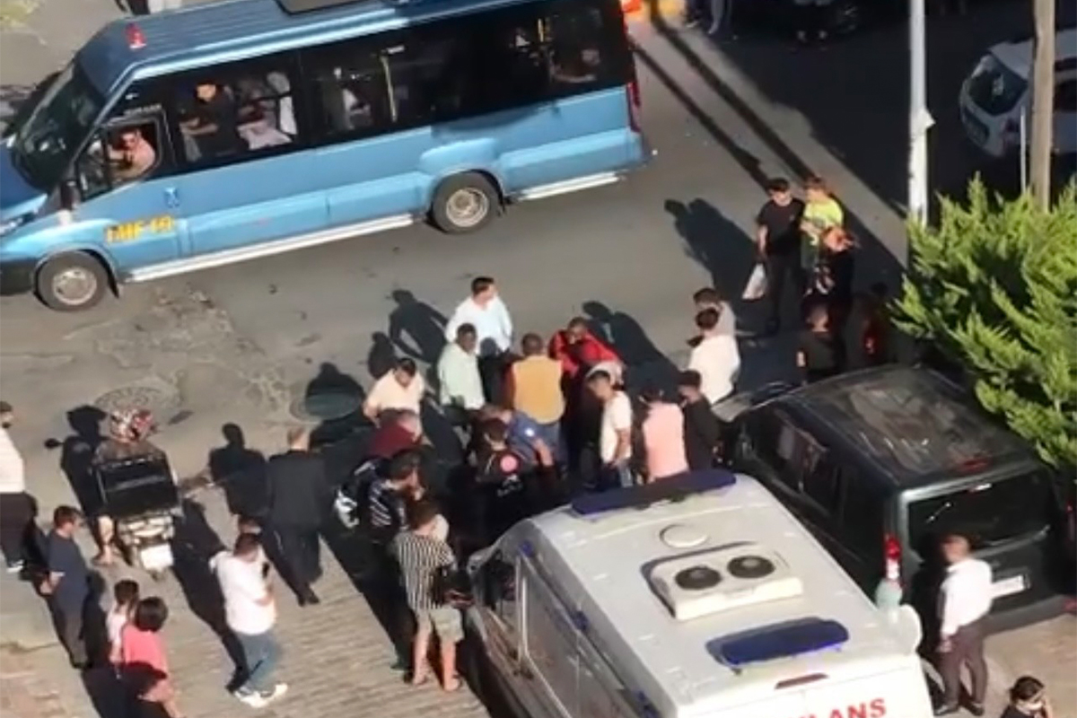 Sinir krizi geçirdi ortalığı birbirine kattı