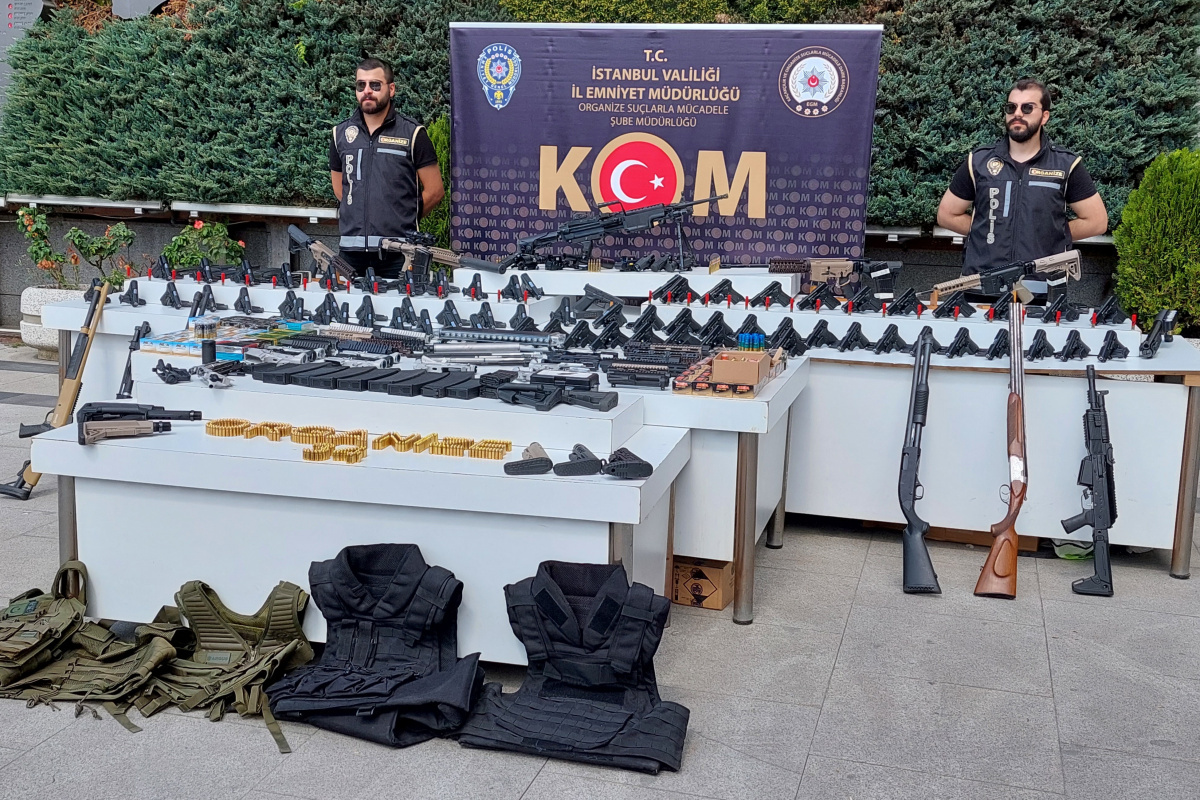 İstanbul’da suç örgütlerine silah temin eden kişilere operasyon