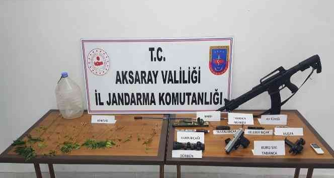 Aksaray’da jandarma kenevir ekip uyuşturucu ticareti yapan şahsı gözaltına aldı