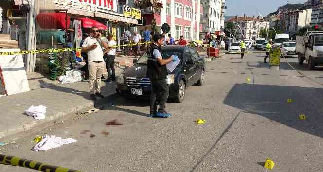 Genç kadın eski nişanlısı ile arkadaşına kurşun yağdırdı