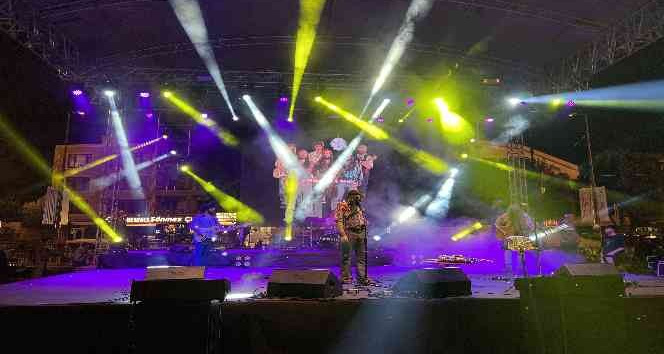 Retrobüs Düzcelileri geçmişe götürdü