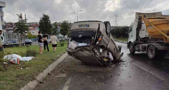 Sultangazi’de araç takla attı, 2 kardeş yaralandı