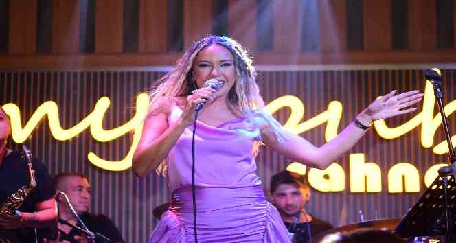 Bursa’da Çarşamba gecesi kadın şarkıcılara emanet