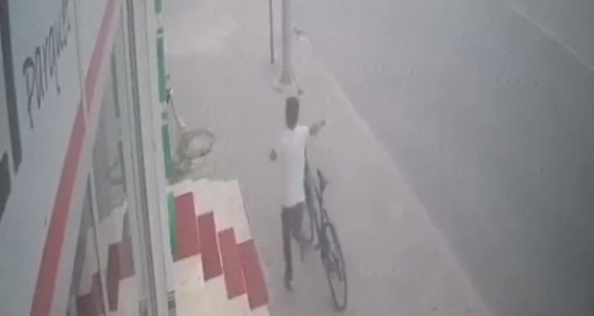 Motosiklet ve bisiklet hırsızları kamerada