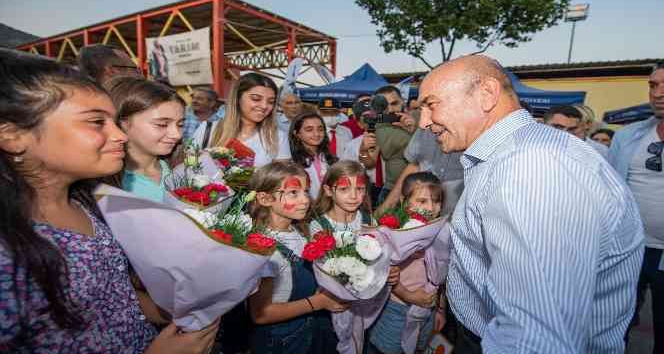 Başkan Soyer, Bayındır’daki çiftçi şenliğinde vatandaşlarla buluştu