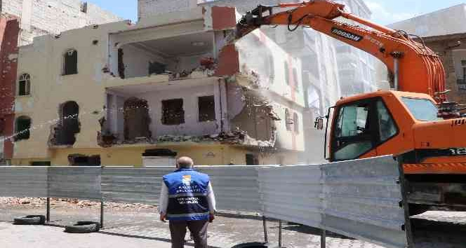 Haliliye’de metruk ve riskli yapılar yıkılıyor