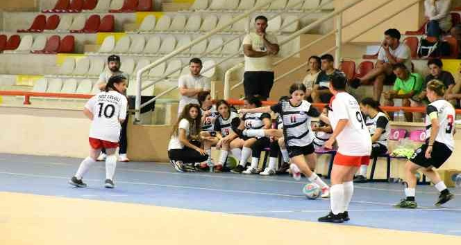 İşitme Engelliler Kadın Futsal Türkiye Şampiyonası Karabük’te başladı
