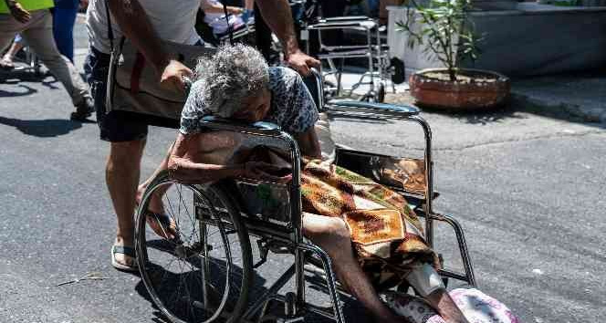 Balıklı Rum Hastanesi’nde çıkan yangında yaşlı hastalar tahliye edildi
