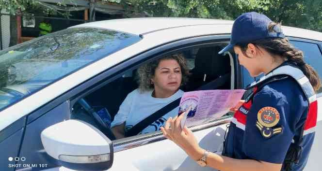 Kadın astsubaylardan kadın sürücü ve yolculara KADES eğitimi