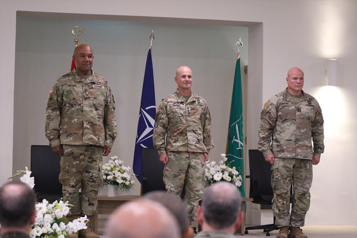 NATO Müttefik Kara Komutanlığında görev devir teslim töreni