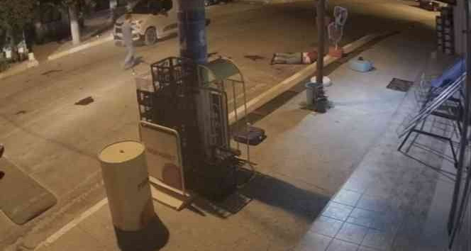 Yolda gördüğü husumetlisini yaraladı