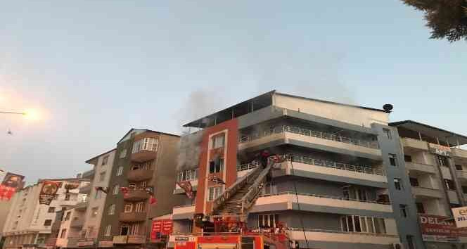 Iğdır’da çıkan yangında daire kullanılamaz hale geldi