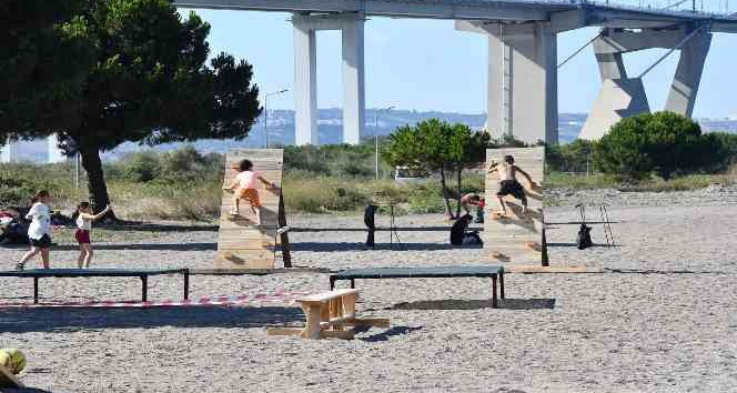 Çocuklar, ’Survivor Parku’runda eğlenerek yarıştılar