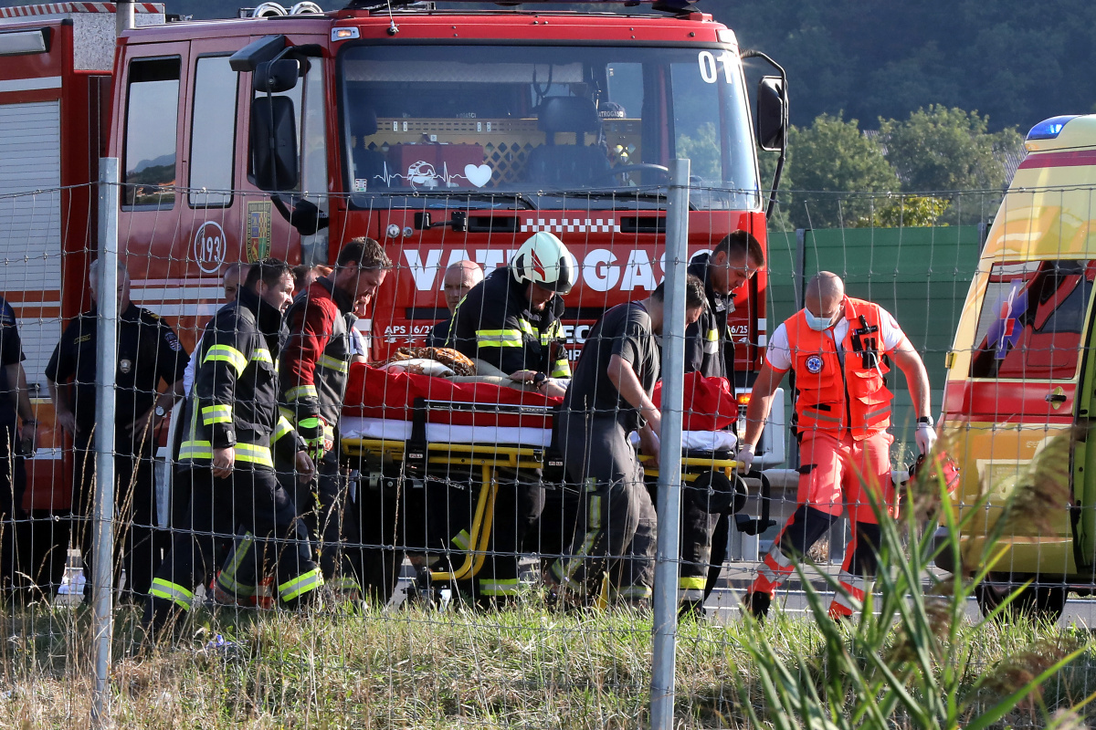 Hırvatistan'da yolcu otobüsü devrildi: 12 ölü, 31 yaralı