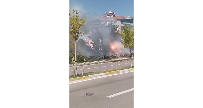 Elektrik direğindeki kablolar havai fişek gibi patladı