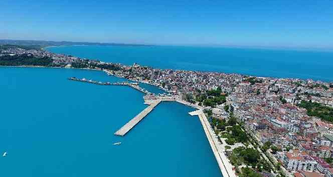 Karadeniz’e 175 kilometre kıyısı olan Sinop plajları ile dikkat çekiyor