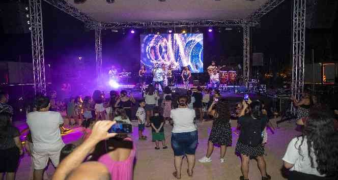 Mersin’de ’Yaz Dostum’ konserleri devam ediyor