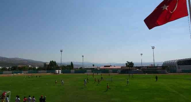 Çocuklar futbol şenliğinde buluştu