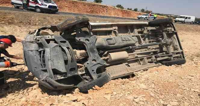 Mardin’de minibüs şarampole yuvarlandı: 2 yaralı