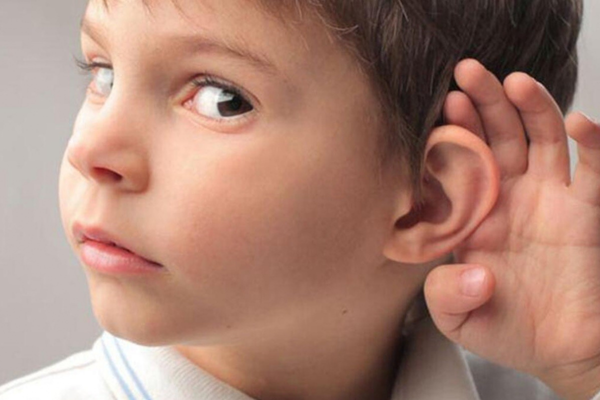 &#039;Çocuklarda sık görülen, orta kulakta sıvı birikimi, işitme azlığına neden olabilir&#039;