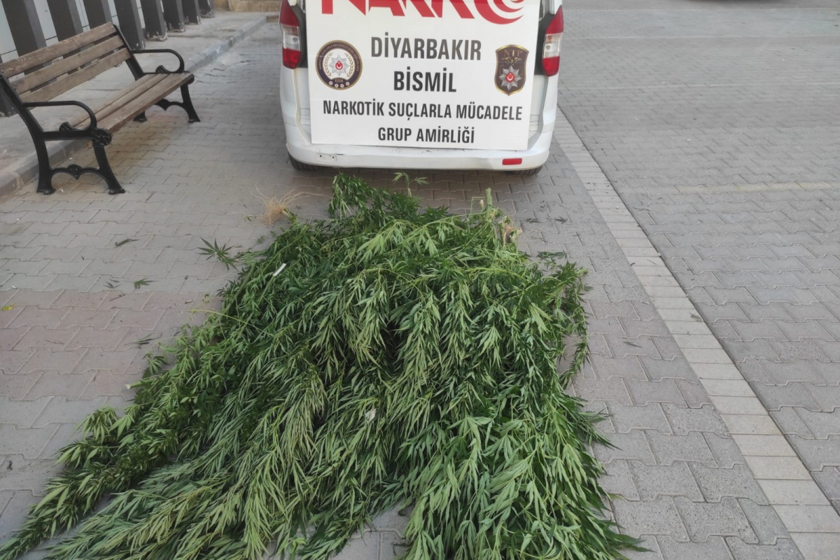 Diyarbakır’da ‘huzur uygulaması’: Silah ve uyuşturucu ele geçirildi