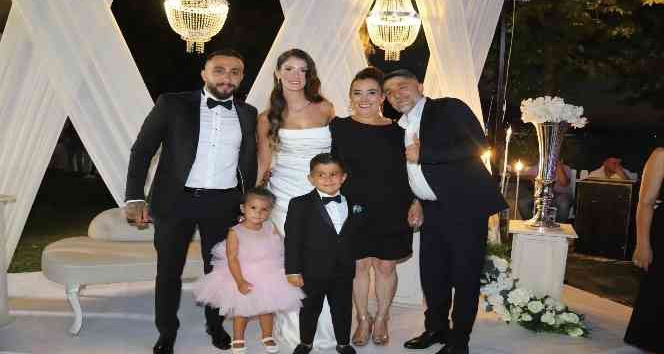 Ünlü akınının yaşandığı sünnet töreninde İsmail Türüt sahne aldı