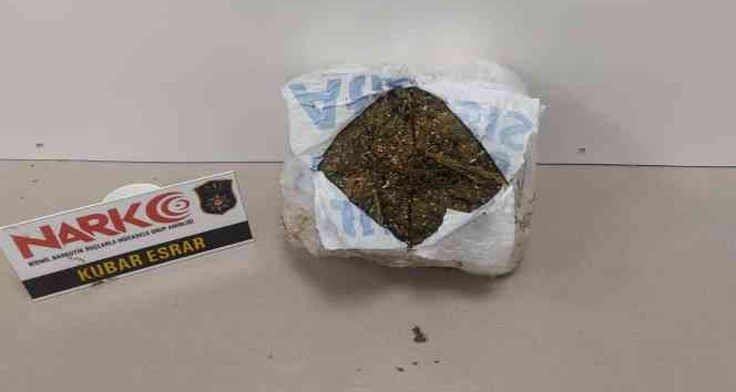 Diyarbakır’da polis arazide toprağı gömülü uyuşturucu madde buldu