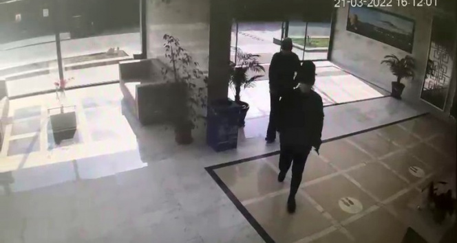 Kağıthanede rezidanslara dadanan maskeli kadın hırsızlar kamerada