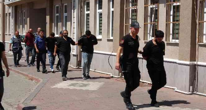 Çanakkale’de çıkan kavgada gözaltına alınan 10 kişi adliyeye sevk edildi