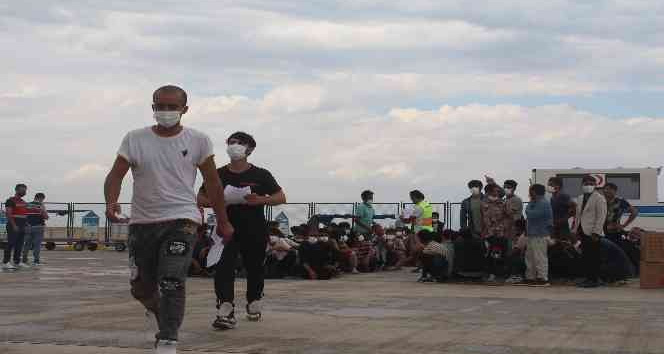 Iğdır’da 362 Afganistanlı göçmen ülkelerine gönderildi