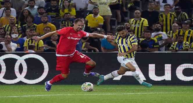 Spor Toto Süper Lig: Fenerbahçe: 2 - Ümraniyespor: 1 (İlk yarı)