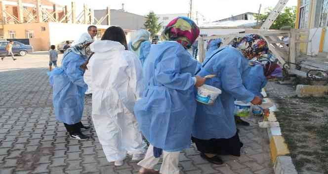 Köye kadın eli değdi