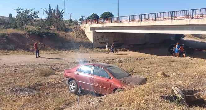 Otomobil köprüden uçtu, sürücü ağır yaralandı