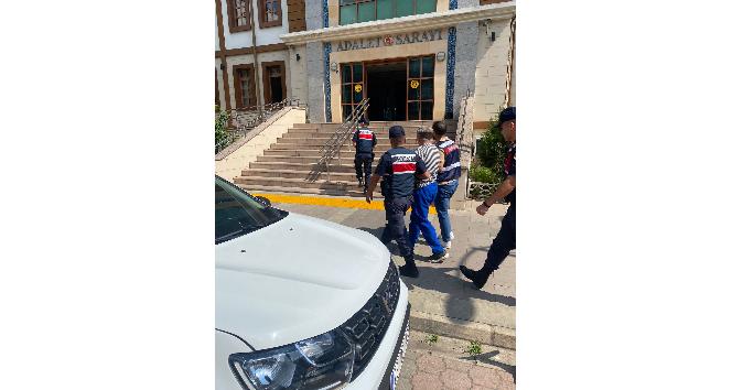 Jandarma 14 yıl hapis cezası bulunan firari şahsı yakaladı