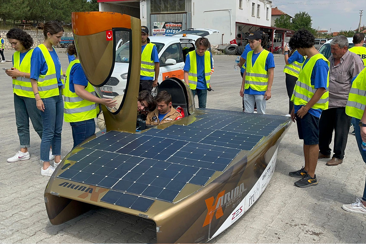 Karayolunda garip bir cisim ilerliyor’ ihbarına giden jandarma bakın ne ile karşılaştı!