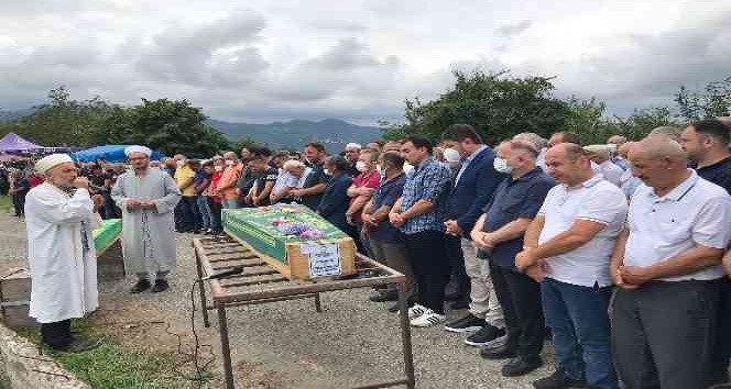 Otobüsün karıştığı kazada hayatını kaybeden baba-oğul toprağa verildi