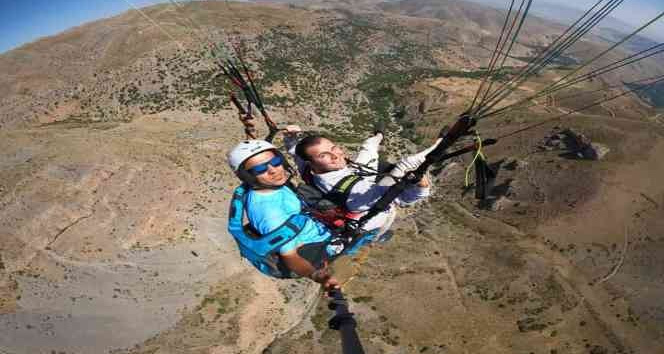 Yahyalı’da yamaç paraşütü deneme uçuşu gerçekleştirildi