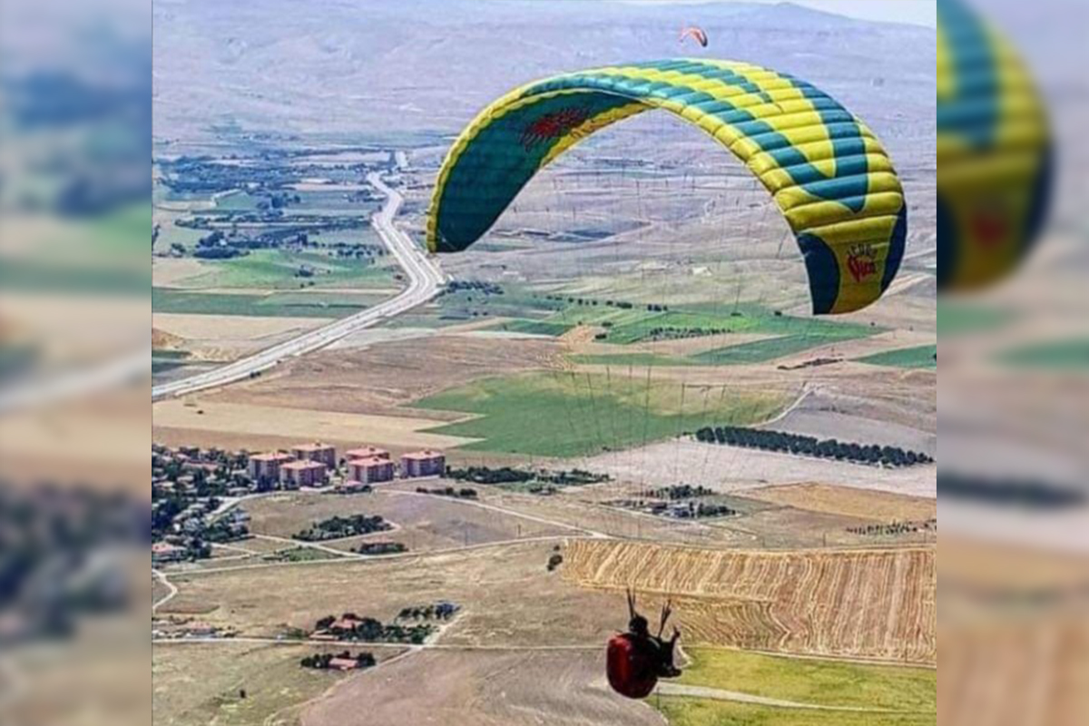 Ankara&#039;da metrelerce yüksekten düşen paraşütçü hayatını kaybetti