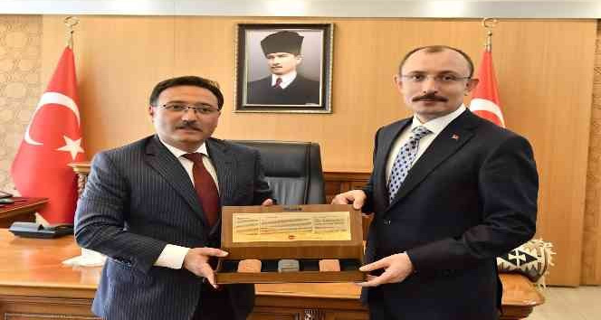 Bakan Muş, Kayseri Valiliğini ziyaret etti