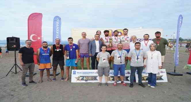 Plaj voleybolu şampiyonu Fatsa Anadolu Lisesi oldu