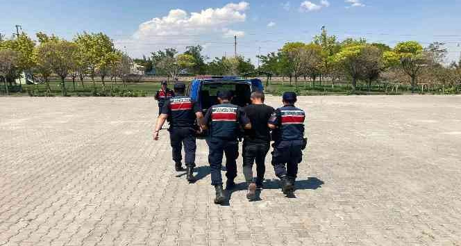 Uyuşturucu ticaretinden aranan 2 şahıs yakalandı