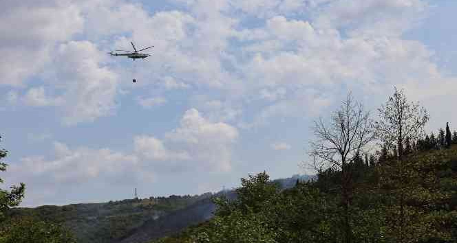 Kocaeli’de orman yangınına helikopterle müdahale sürüyor