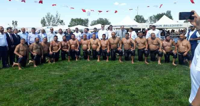 Yağlı güreş festivali başladı