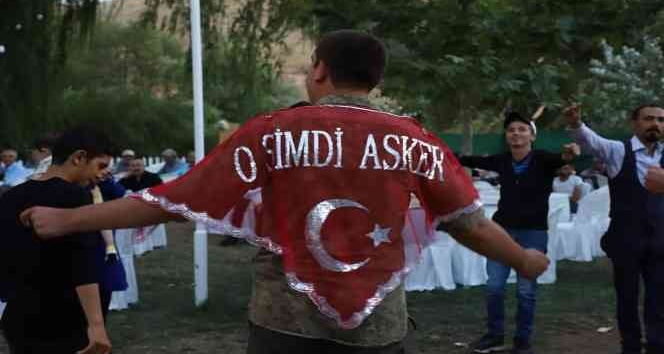 En büyük hayali asker olmaktı, engelli gence asker kınası yakıldı